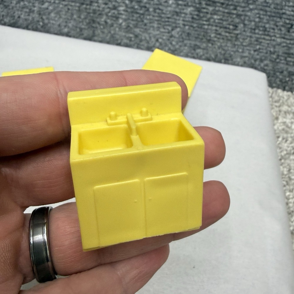 Vintage Fisher Price dollhouse miniature furniture kitchen fridge sing stove lot - Picture 4 of 10